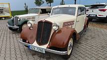 Pálavský Oldtimer přilákal na Břeclavsko desítky elegantních veteránů