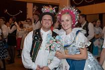 Krojový ples se v Hustopčích konal už pojedenadvacáté. Na snímku první stárkovský pár Jiří Gajda a Jana Dvořáková.