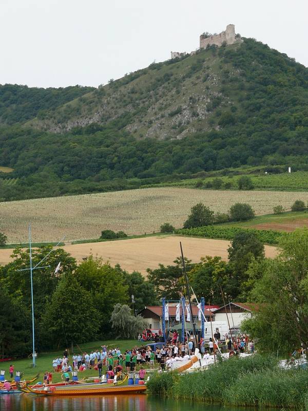 Pálavský festival dračích lodí pod Pavlovem.