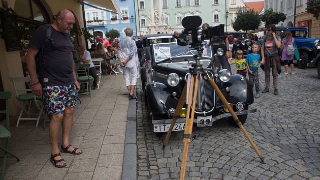 Spanilé jízdy Pálavského Oldtimeru se účastnila i legendární Hadimrška, Tatra 57b.