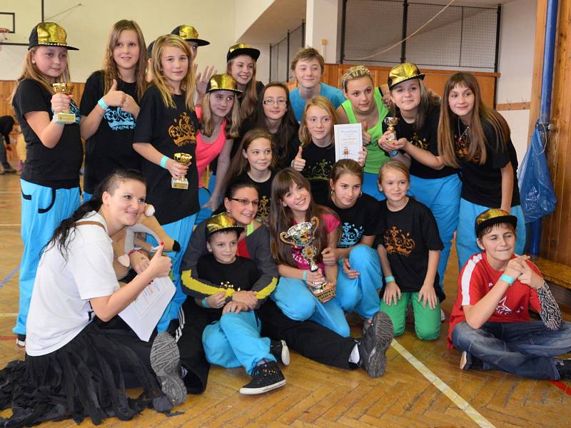 Břeclavské taneční skupiny E.M. Dancers a N.C.O.D. přivezly z Brtnice deset medailí.