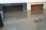 Až do výše jednoho a půl metru zaplavila voda z přívalových dešťů na dvanáct sklepů v domech ve Vranovicích.