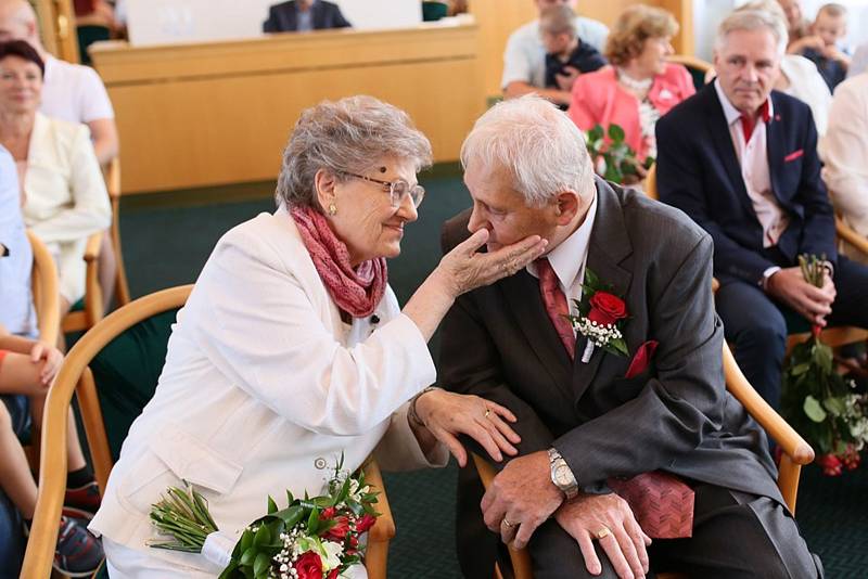 Marie a Josef Horňákovi oslavili diamantovou stavbu.