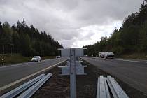Budování nové protihlukové steny zahájili silničáři na dálnici D2 u Staroviček na Břeclavsku.