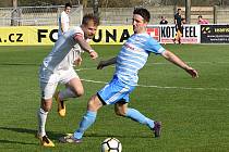 Ve 3. jarním kole divize prohráli fotbalisté Sokola Lanžhot (bílé dresy) překvapivě s AFC Humpolec 0:1.