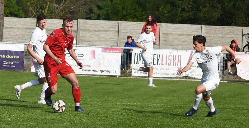 Fotbalisté Lanžhota (v bílém) remizovali se Startem Brno 1:1.