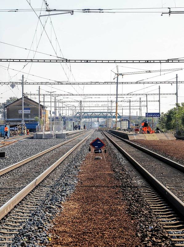 Modernizace železniční trati mezi Šakvicemi a Hustopečemi se blíží ke konci.