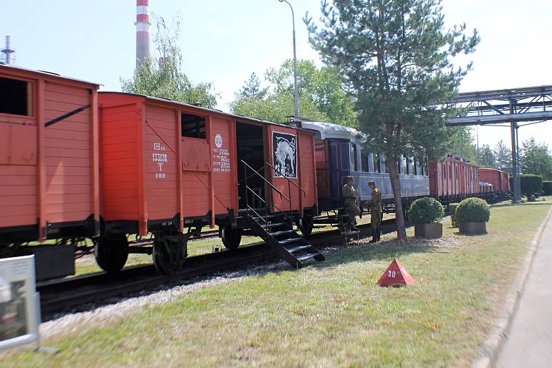 Legiovlak si v areálu břeclavské společnosti Fosfa mohou ještě v sobotu prohlédnout náštěvníci. Uvidí čtrnáct zrekonstruovaných vagonů, které ukazují život a boj českých a slovenských legionářů v Rusku v letech 1918 až 1920. Zdroj: David Kvapil