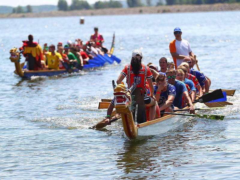 Jedenáctý ročník Gemini pálavského festivalu dračích lodí v Pavlově.