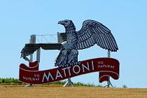 Orlice Mattoni byla desítky let symbolem dálnice D2 u Hustopečí.