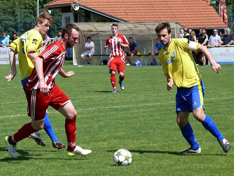 Břeclavská rezerva (ve žlutém) domácím Velkým Pavlovicím nestačila a prohrála rozdílem třídy.