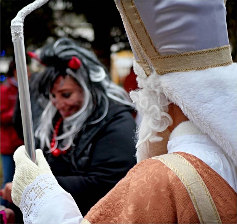 V pondělní odpoledne zazpívaly obyvatelům břeclavského Domu seniorů děti z prvního stupně Základní školy Kupkova.