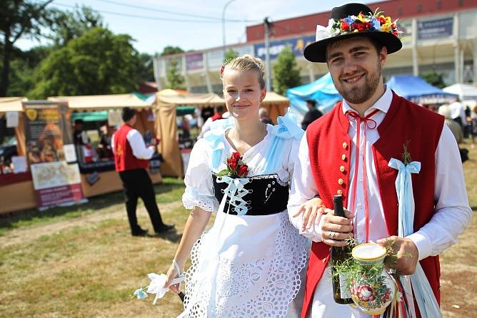 Setkání přátel jižní Moravy v břeclavském podzámčí.