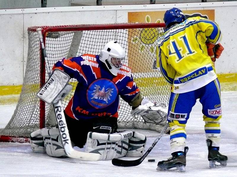 Hokejové souboje Břeclavi a Hodonína jsou vždy velmi vypjaté. Na ledě i v hledišti.