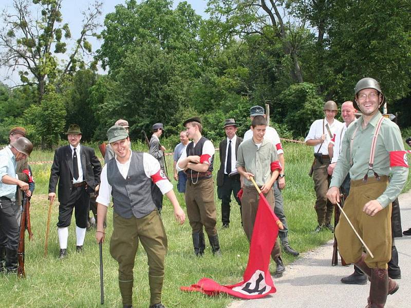 Na Pohansku se střílelo, bojovou ukázku viděly stovky lidí