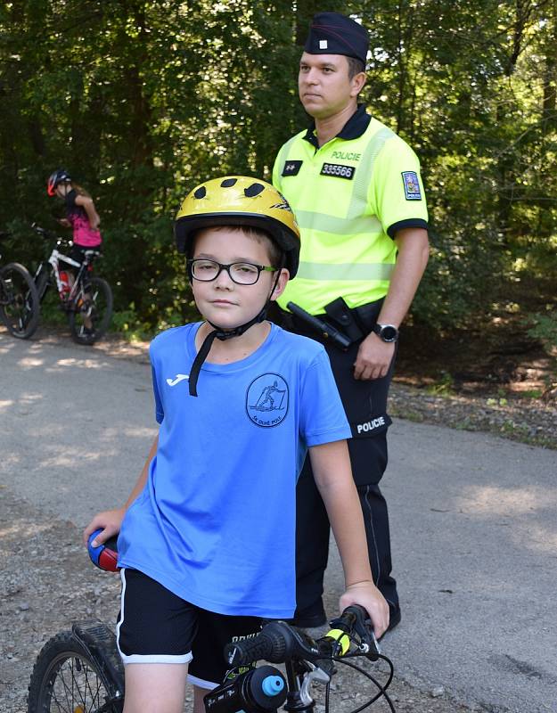 Policisté společně s odborníky z Besipu a Centra dopravního výzkumu v Lednici kontrolovali cyklisty na kolech a elektrokolech.