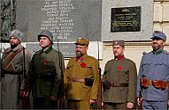 Památku válečných veteránů uctili účastníci páteční piety u Žluté školy v Břeclavi.