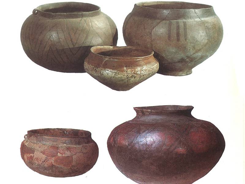 Základní tvary keramických nádob horákovské kultury. 