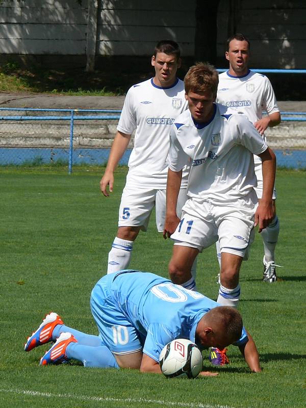 Břeclavští fotbalisté v utkání se Slovanem Bratislava.