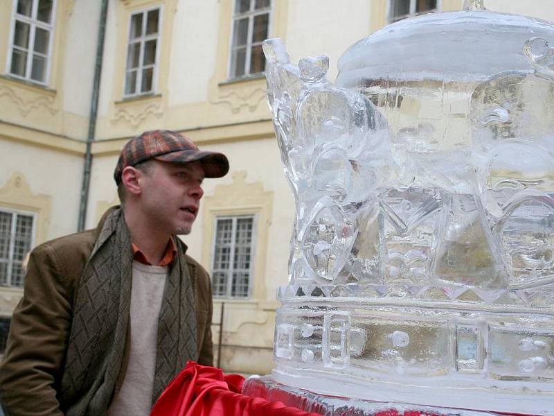 Ledová koruna patřila k hlavním lákadlům vánočních slavností.