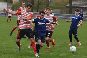 Břeclavští fotbalisté (v modrém) porazili 4:1 Humpolec.