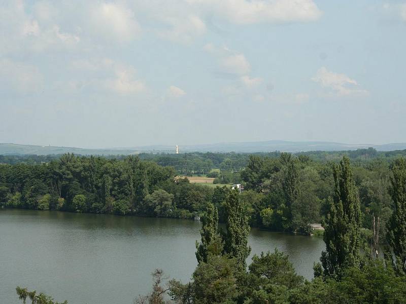 Apollonův chrám se po tříleté opravě otevřel veřejnosti. O prohlídku je velký zájem, nabízí totiž výhled do Lednicko–valtického areálu.