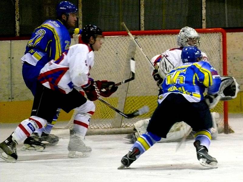 Lvi porazili hráče Uherského Hradiště po samostatných nájezdech 4:3.