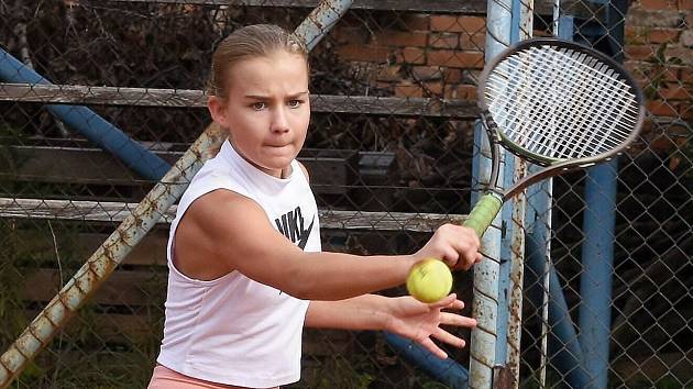 Na kurtech Nad splavem v Břeclavi se uskutečnil tenisový turnaj starších žáků a žákyň.