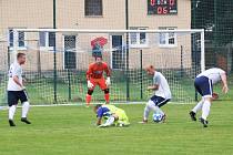 Fotbalisté Tasovice (žlutomodří) přehráli v sobotu celek Želetavy 4:2 v předkole MOL Cupu.