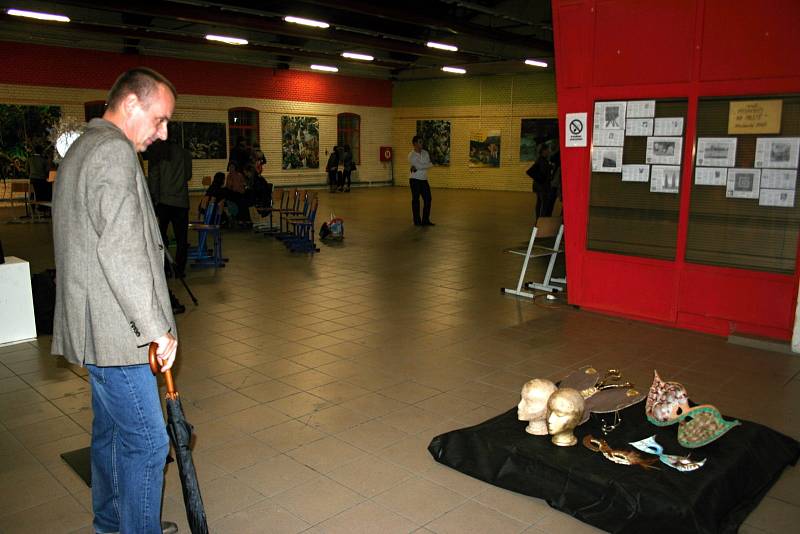 Výstavu Velká matka neboli Magna Mater zahájili v Břeclavi neobvykle. Formou performance.