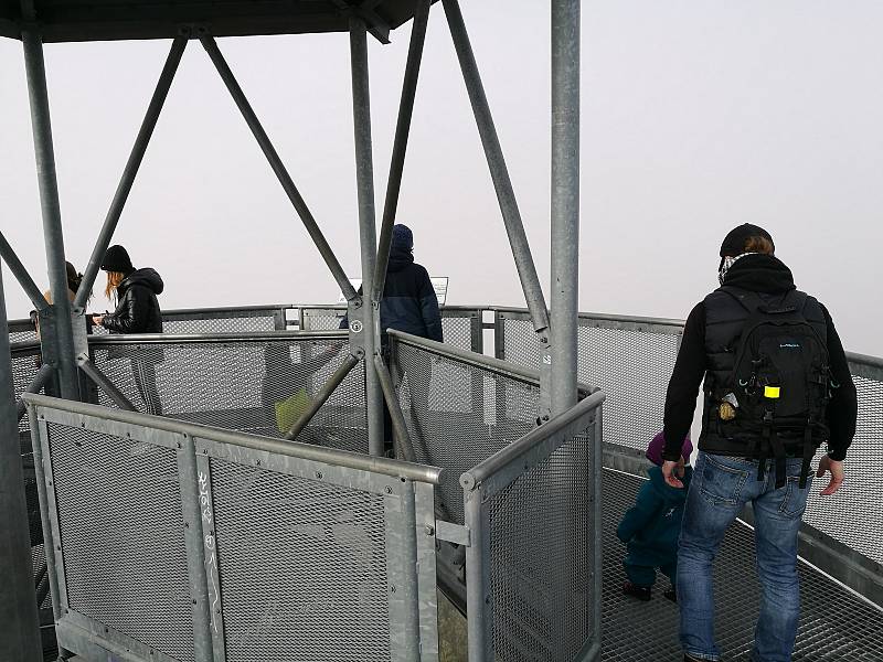 Třetí nejlidnatější kraj v republice je ten Jihomoravský. Na snímku rozhledna Chocholík, na kterou míří skupinky, jednotlivci nebo i rodiny s dětmi.