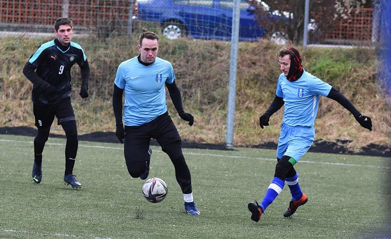 Fotbalisté Lednice (ve světle modrém) porazili v přípravě Osvětimany 2:1.