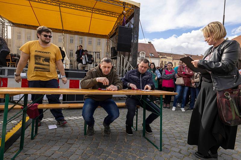 Slavnosti mandloní a vína v Hustopečích: Neotřelý program i mandlové speciality