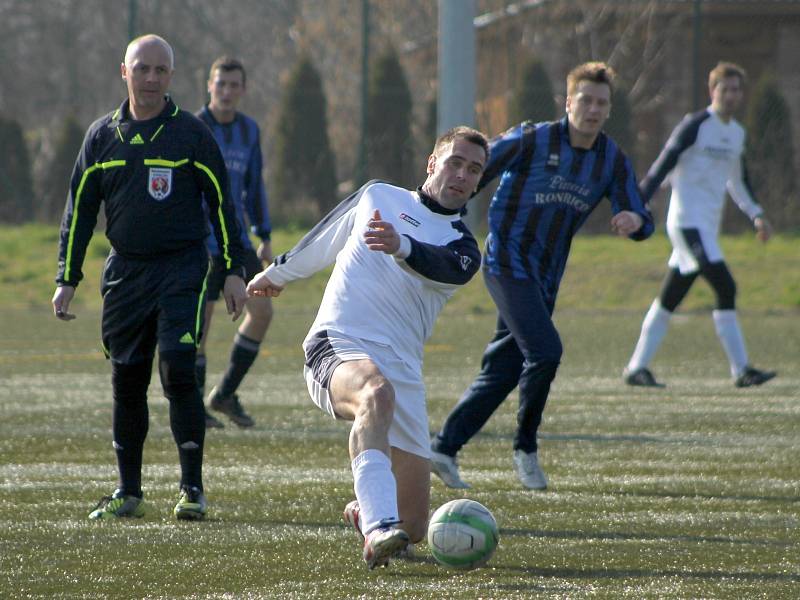 Lednice (v bílém) poprvé v přípravě zavítala na hřiště soupeře.