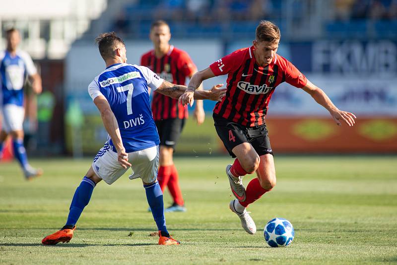 Mladá Boleslav - Zápas fotbalové FORTUNA:LIGY mezi FK Mladá Boleslav a SFC Opava 18. srpna 2018 v Mladé Boleslavi. Jaroslav Diviš (FK Mladá Boleslav) a Matěj Helebrand (SFC Opava).