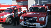 Dobrovolní hasiči ze Staré Břeclavi převzali v sobotu díky spolupráci se slovenskými kolegy nové zásahové auto Tatra a člun.