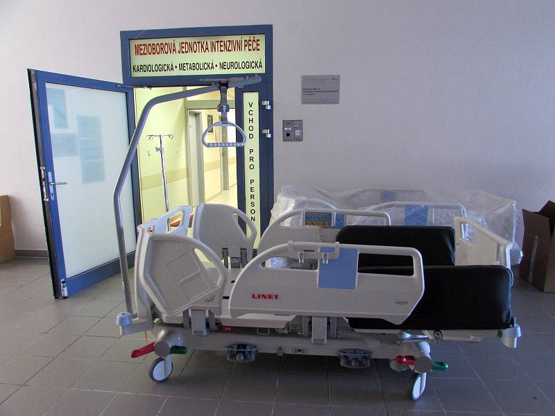 Břeclavská nemocnice má nová lůžka pro jednotku intenzivní péče.