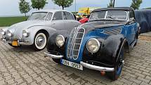 Pálavský Oldtimer přilákal na Břeclavsko desítky elegantních veteránů