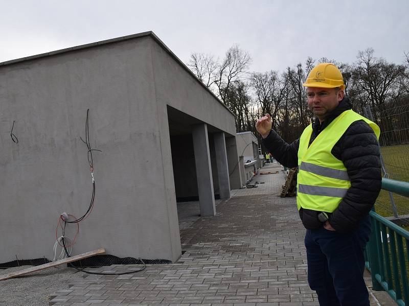 Nové zázemí valtického fotbalového klubu má být hotové v dubnu. Slavnostní otevření plánuje vedení klubu na letošní červenec.