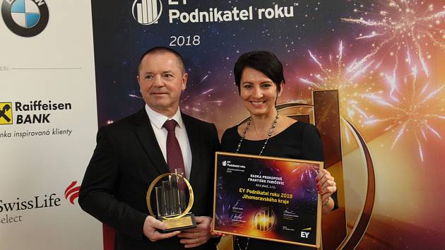 František Fabičovic a Radka Prokopová, spolumajitelé společnosti Alca plast, s.r.o. a držitelé titulu EY Podnikatel roku 2018 Jihomoravského kraje.