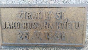 Na 26. květnu leží pro lidi v Rakvicích a Nových Mlýnech stín osmdesát let staré tragedie školní výpravy.