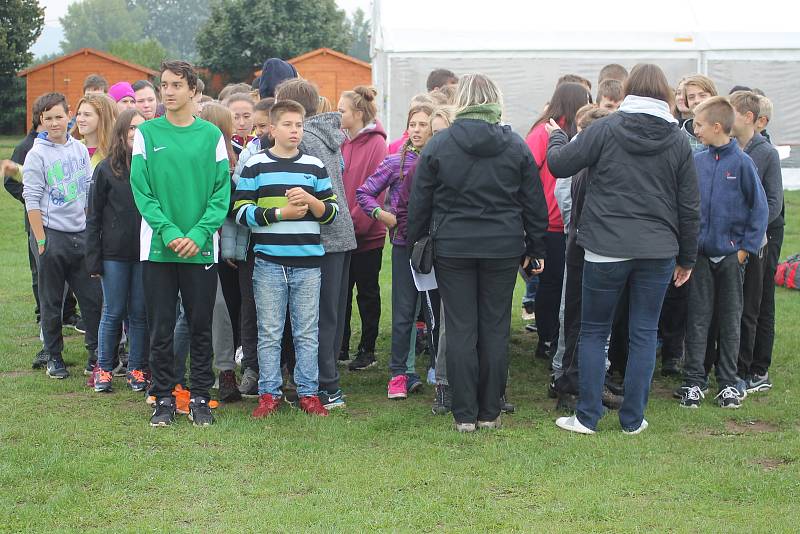 Hasiči, policisté a členové vodní záchranné služby připravovali v úterý a ve středu žáky základních škol na dopravní nehody, požár či oživování. V pasohláveckém autokempu Merkur.