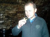 Sedmatřicetiletý Jaroslav Buriánek z Hlohovce vede rodinné vinařství, které vzniklo před pěti lety.