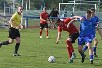 Fotbalisté Lednice (v modrém) doma podlehli 1:8 celku Boskovice-Letovice.