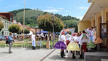 Mikulov ovládly hody. V krojích šly i děti.