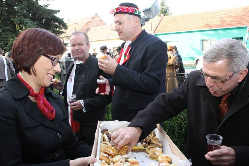 Historické svěcení kostela se konalo v neděli v Ladné. K jeho stoletému výročí. Dvouhodinový obřad před zaplněnými lavicemi odsloužil brněnský biskup Vojtěch Cikrle. 