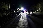 Ve čtvrtek po půlnoci začali policisté a celnici kontrolovat hranice se Slovenskem. Celkem sedmadvacet přechodů. Kvůli přílivu nelegálních migrantů.