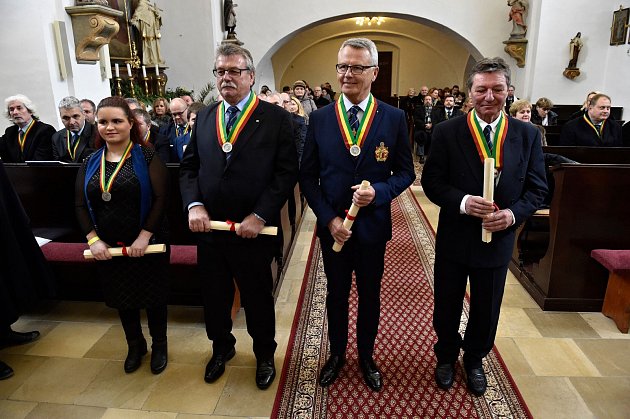 Alžběta Suská, rodačka z Velkých Pavlovic, se stala nejmadší členkou řádu Rytířů vína v Legátu Morava.