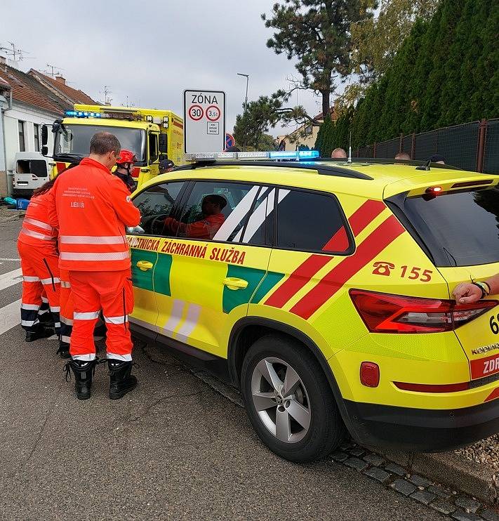 Zranilo se 21 běženců ze Sýrie, z toho v šesti případech šlo o zranění těžká. Patnáct pasažérů dodávky se zranilo středně těžce a lehce. Mezi zraněnými bylo pět dětí.