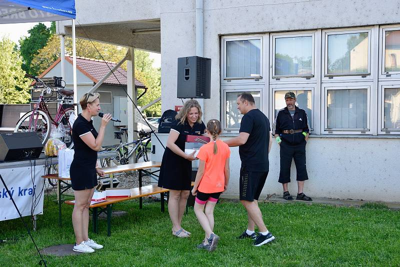 Příjemné sobotní počasí vytáhlo mnoho výletníků na letošní otevírání Lichtenštejnských stezek na Břeclavsku.